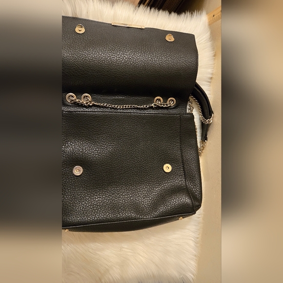 GUESS Women's  Handbag Purse Ryann Black Shoulder Bag with  Chain Handle - Picture 11 of 16